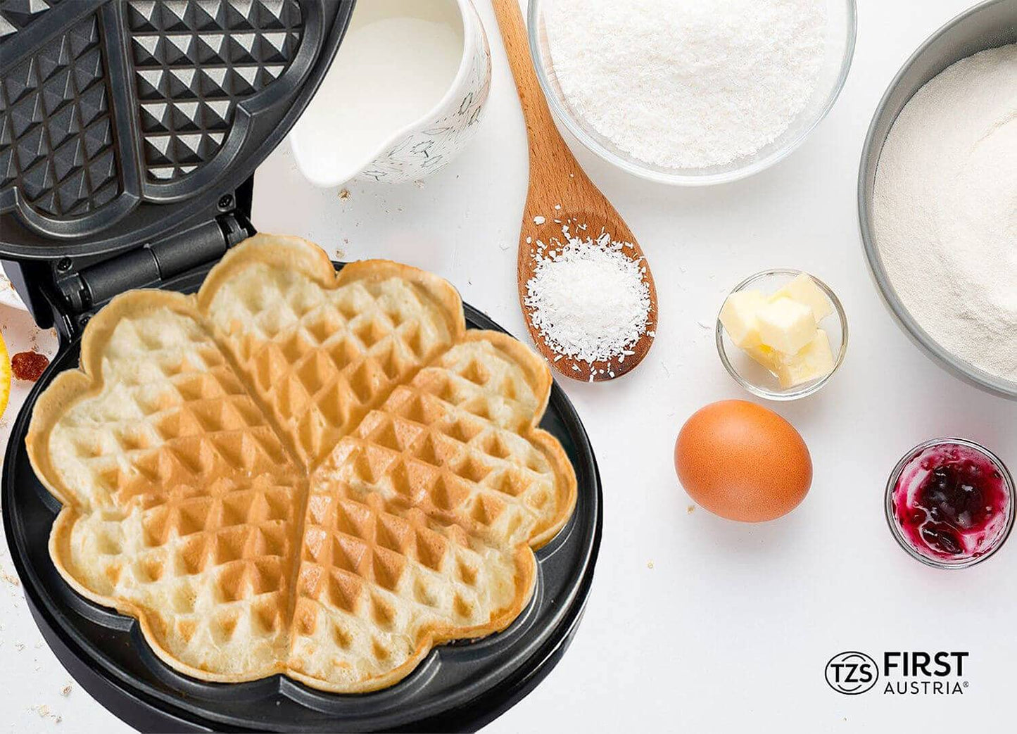 TZS First Austria Waffeleisen 700 W, Herzwaffeleisen, waffle maker, Herzform, Antihaftbeschichtung, Überlaufschutz, Schwarz, Edelstahl