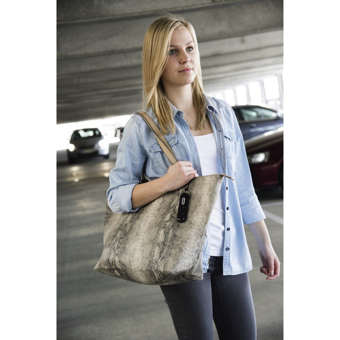 Xavax Taschenalarm Midi2, mobile Alarmanlage für Handtasche oder Schlüsselbund mit LED Taschenlampe und Trageschlaufe, extra laut (115 dB)