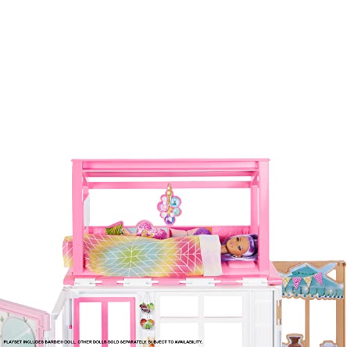 Barbie HCD48 - Puppenhaus-Spielset mit Puppe & Haus mit 2 Ebenen & 4 Spielbereichen, komplett eingerichtet, mit Haustier und Zubehör, Spielzeug Geschenk für Kinder ab 3 Jahren