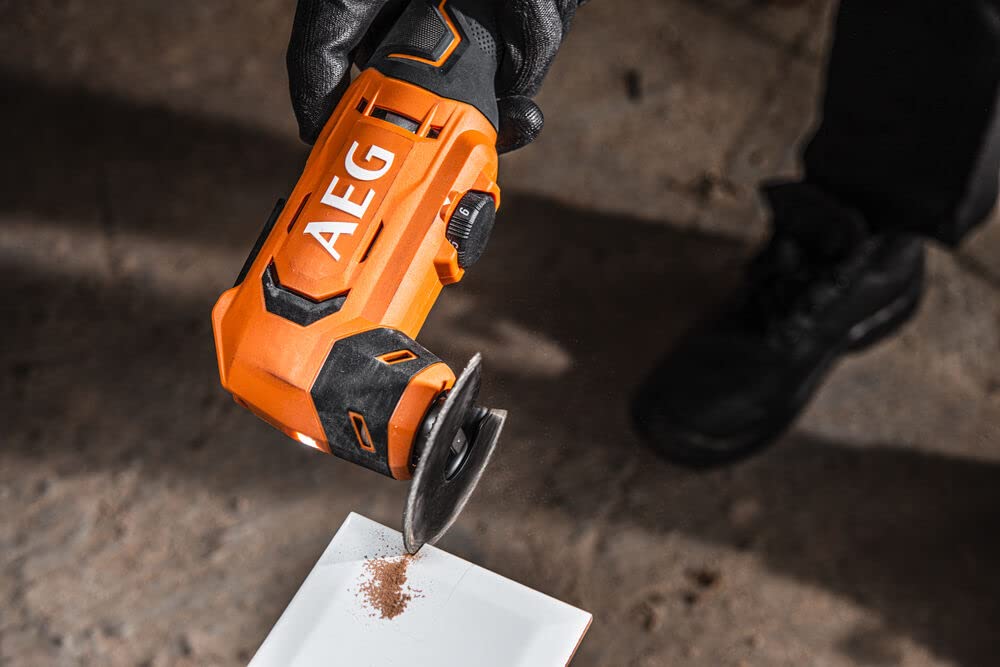 AEG 18 V PRO18V Akku-Multitool BMT18-0 (Oszilationswinkel 3,6°, Schwingzahl 0-20.000 min-1, variable Geschwindigkeitsregulierung, werkzeugloser Klingenwechsel, LED, ohne Akku & Ladegerät im Karton)