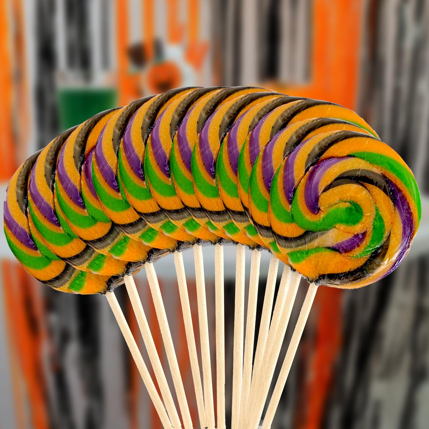 12er Pack Swirl Lollipops – Ø 9cm, Trick & Treat, Erdbeer-Geschmack Lutscher, glutenfrei, ideal für Halloween, Kindergeburtstag & Party Deko, Große Lollis als Süßigkeitenspaß & Halloween Streudeko